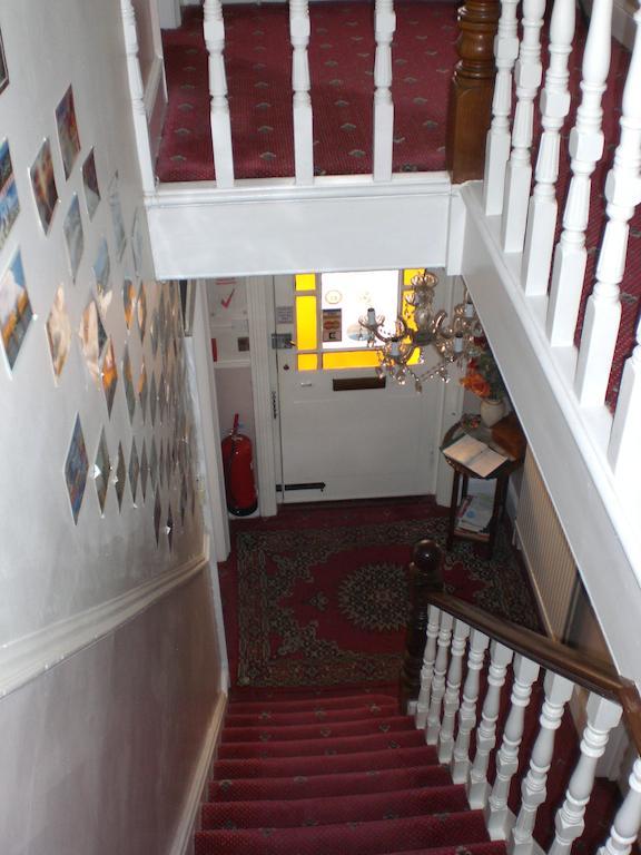Melville Lodge Gatwick Horley Extérieur photo