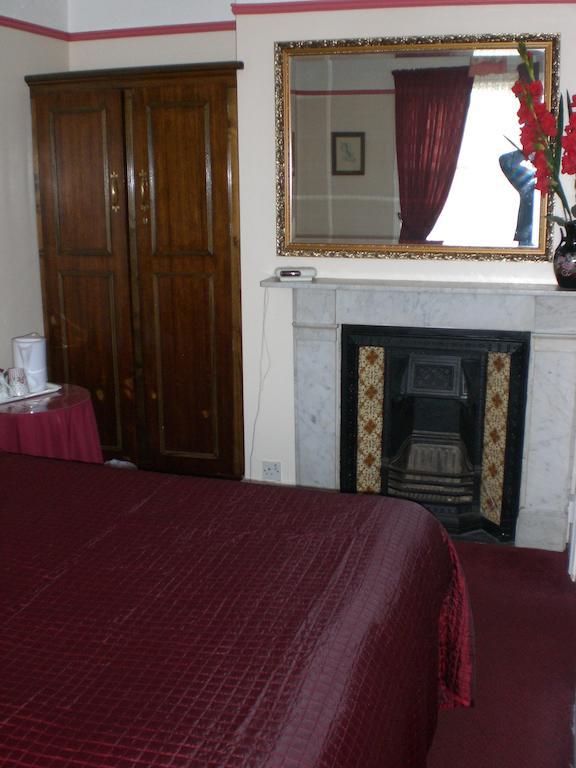Melville Lodge Gatwick Horley Extérieur photo