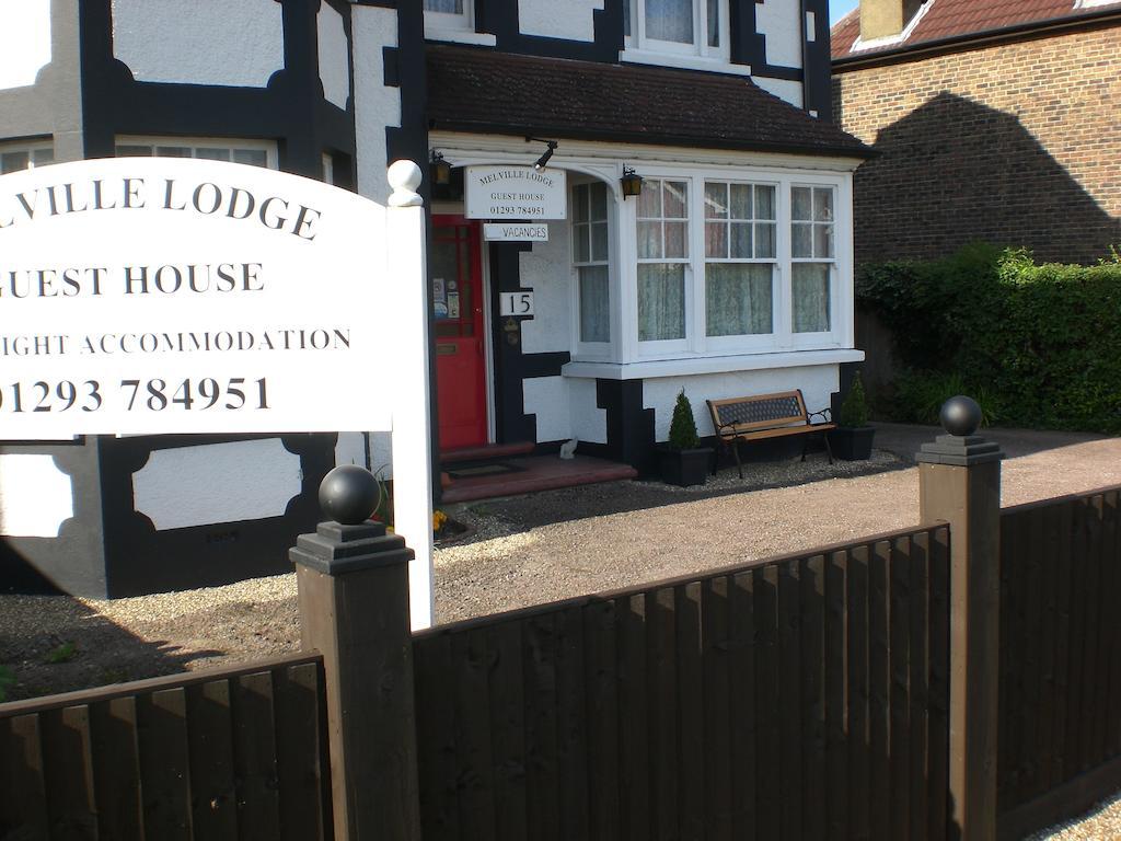 Melville Lodge Gatwick Horley Extérieur photo