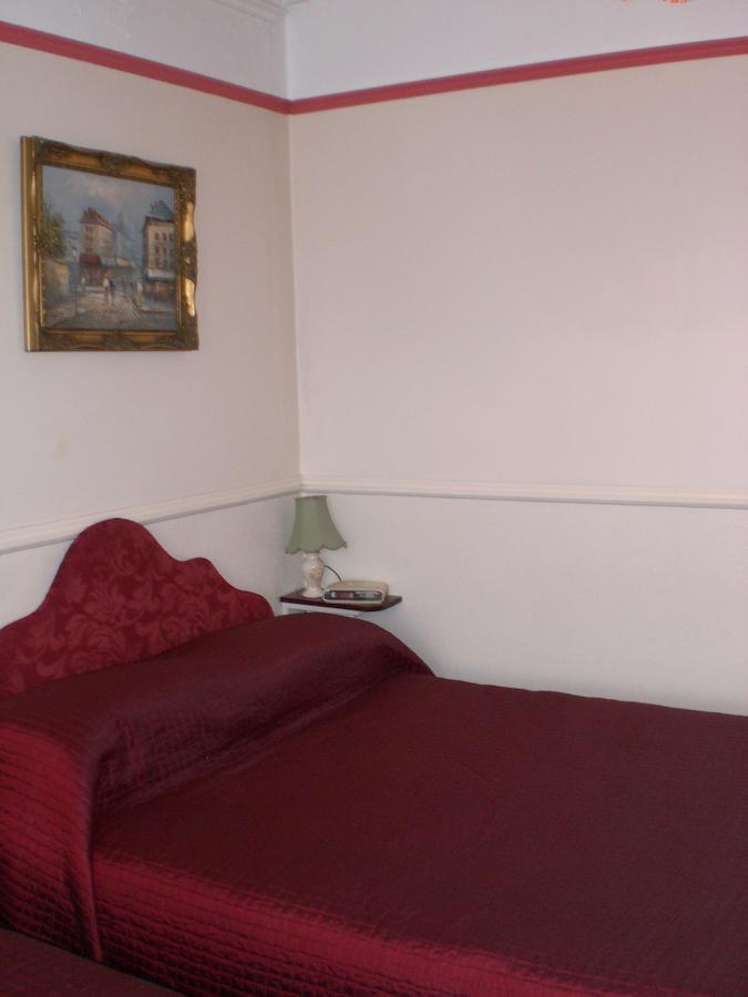 Melville Lodge Gatwick Horley Chambre photo